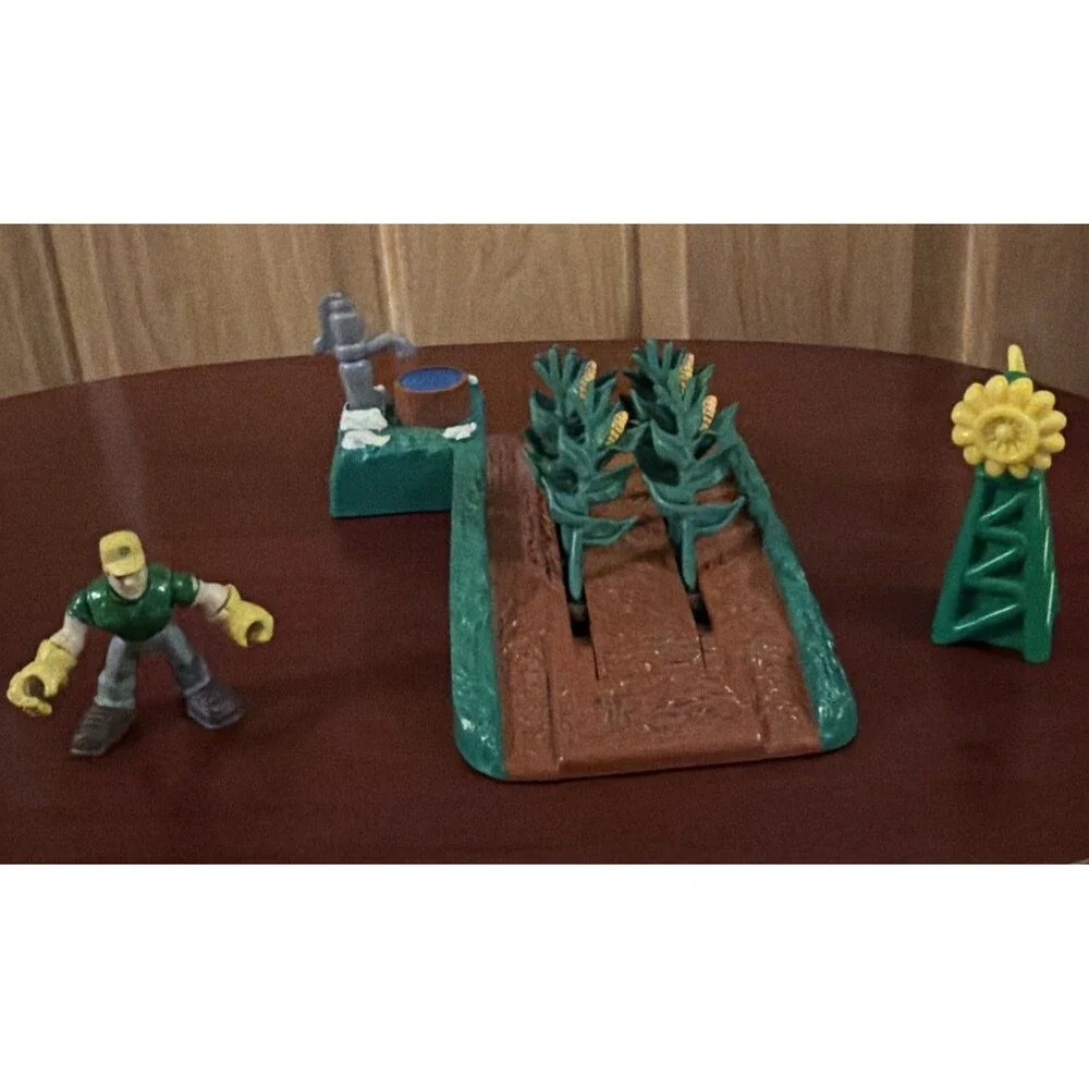 John Deere RC2 Corn Field Toy Corn Field w/ Pop Up Corn Stalks, Windmill, Farmer